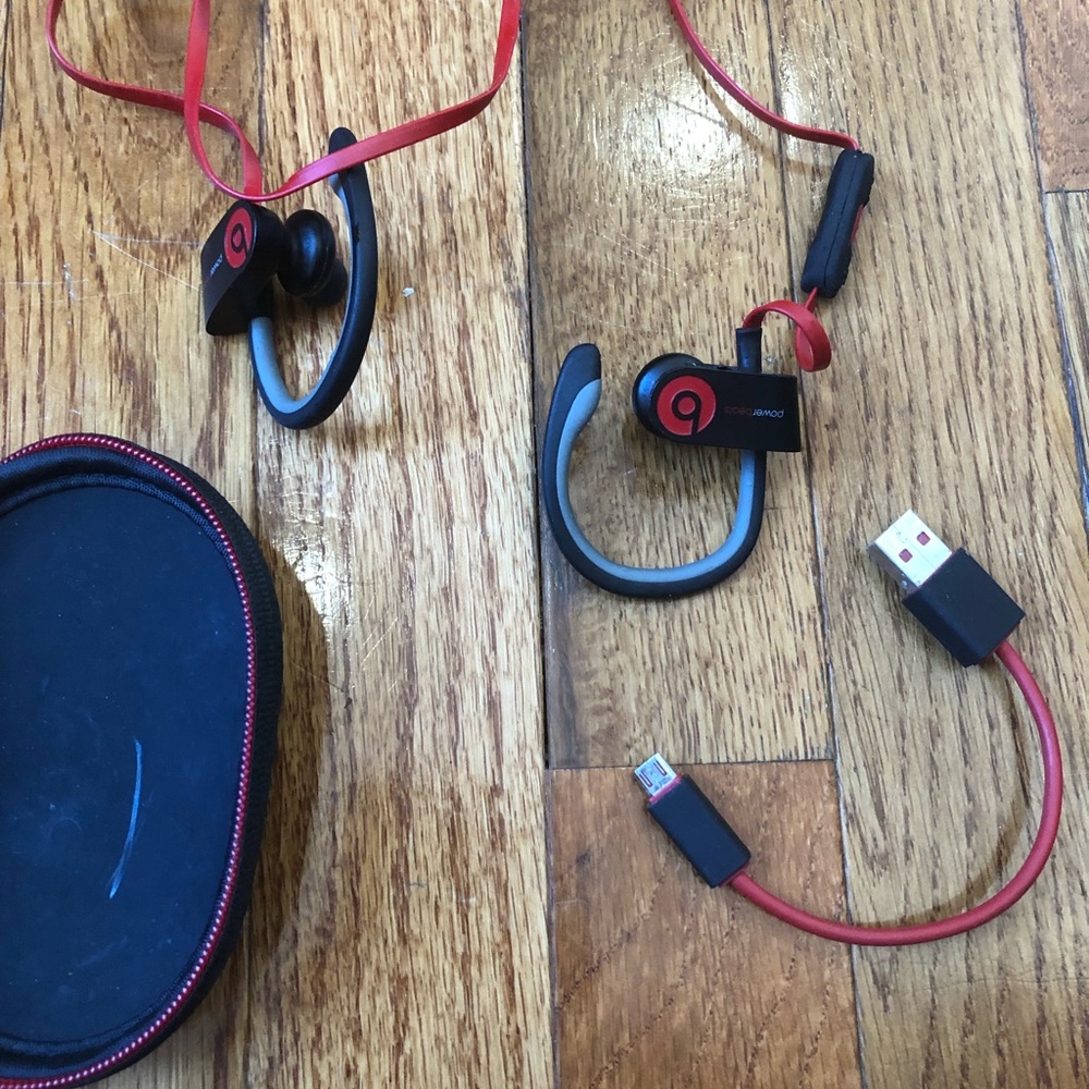 Powerbeats 2 Beats By Dre Bluetooth headphones